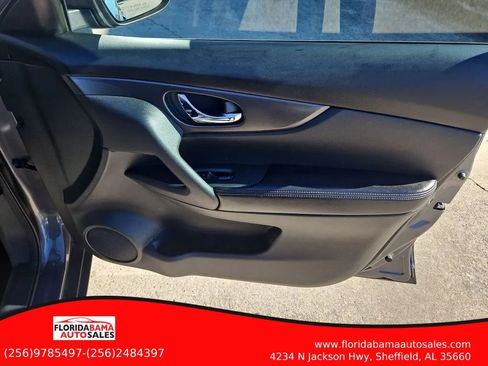 Used 2016 Nissan Rogue SV image 5