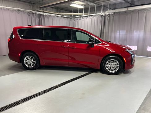 New 2027 Chrysler Pacifica Select w/ Family Tech Group FWD image 8
