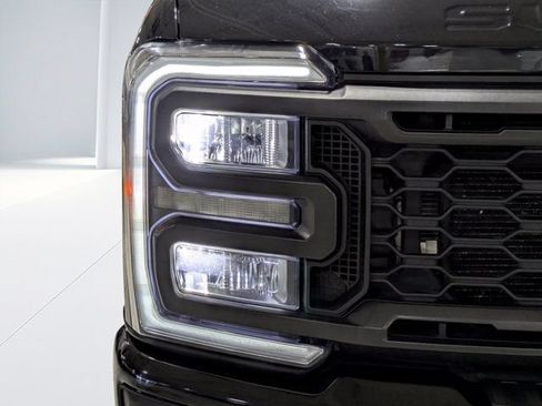Used 2023 Ford F250 Lariat w/ Sport Appearance Package AWD/4WD image 9