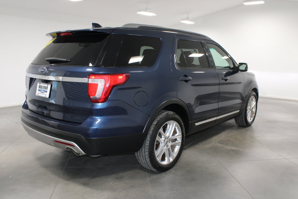 Used 2017 Ford Explorer XLT w/ Equipment Group 202A FWD image 9