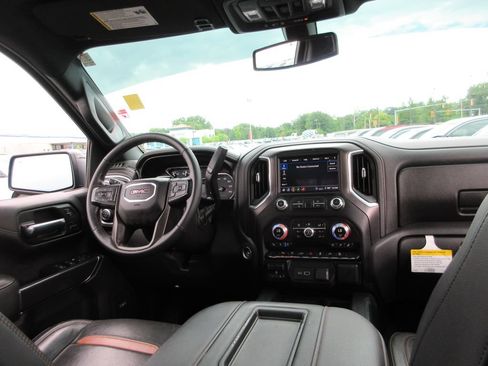 Certified 2020 GMC Sierra 1500 AT4 w/ AT4 Premium Package AWD/4WD image 28