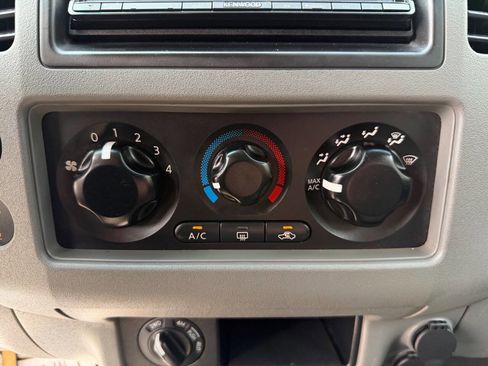 Used 2005 Nissan Frontier SE w/ (P01) Power Pkg AWD/4WD image 31