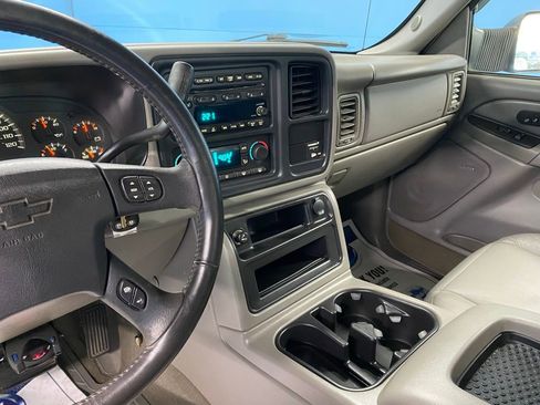 Used 2004 Chevrolet Silverado 3500 LT image 26