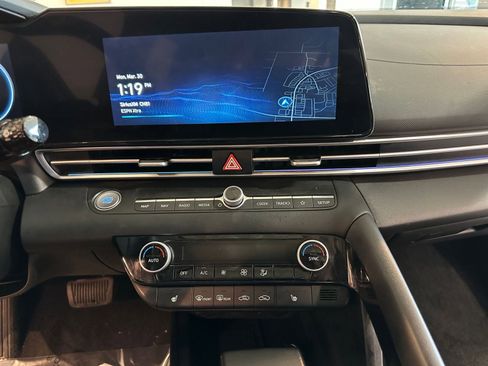 Used 2025 Hyundai Elantra Limited image 17