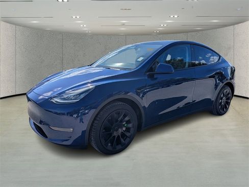 Used 2022 Tesla Model Y Long Range image 7