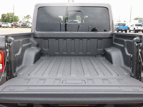 New 2025 Jeep Gladiator High Tide image 8