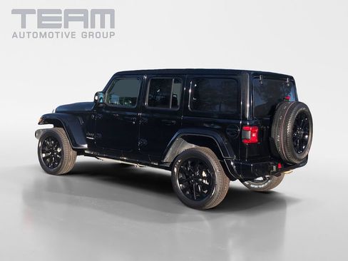 Used 2022 Jeep Wrangler Unlimited Sahara AWD/4WD image 5