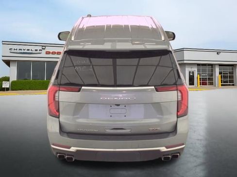 Used 2025 GMC Yukon Denali AWD/4WD image 7
