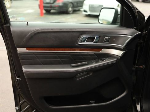 Used 2016 Ford Explorer Platinum AWD/4WD image 9