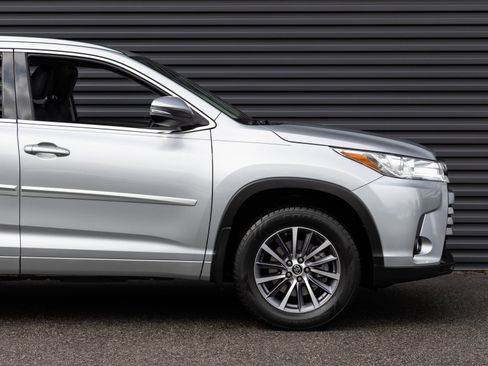 Used 2017 Toyota Highlander XLE image 7