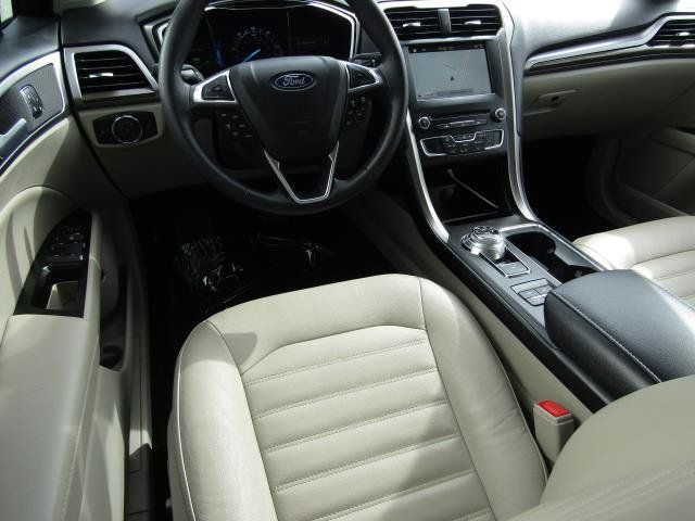 Certified 2018 Ford Fusion SE w/ Equipment Group 602A FWD image 2