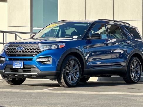 Certified 2022 Ford Explorer XLT w/ Equipment Group 202A image 7