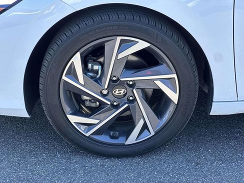 Used 2025 Hyundai Elantra SEL w/ Cargo Package FWD image 6