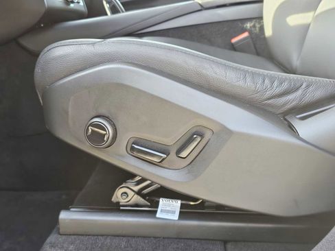 Certified 2025 Volvo XC90 B5 Core image 25