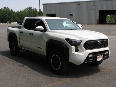 New 2026 Toyota Tacoma TRD Off-Road AWD/4WD image 3