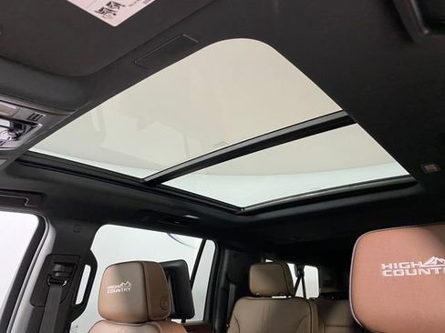 Used 2026 Chevrolet Suburban High Country image 23