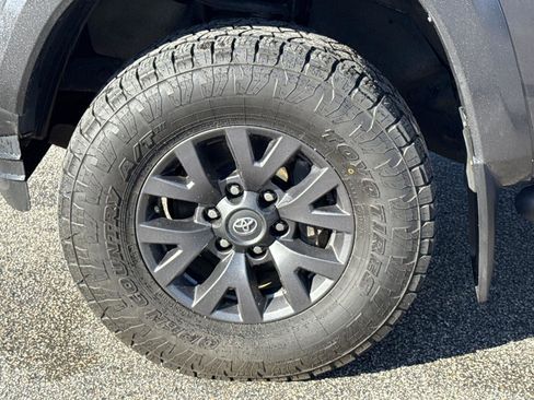 Used 2023 Toyota Tacoma SR5 AWD/4WD image 4