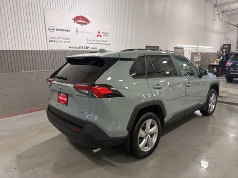 Used 2021 Toyota RAV4 XLE Premium image 3