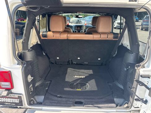 Used 2017 Jeep Wrangler Unlimited Sahara w/ Connectivity Group AWD/4WD image 12