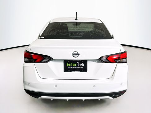 Used 2021 Nissan Versa S FWD image 7