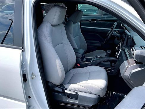 Used 2025 Toyota Tacoma SR5 AWD/4WD image 31
