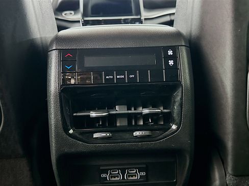 Used 2023 Jeep Grand Cherokee L Laredo image 26