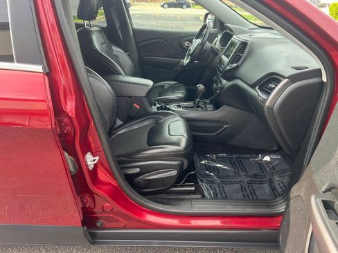 Used 2019 Jeep Cherokee Latitude Plus AWD/4WD image 25