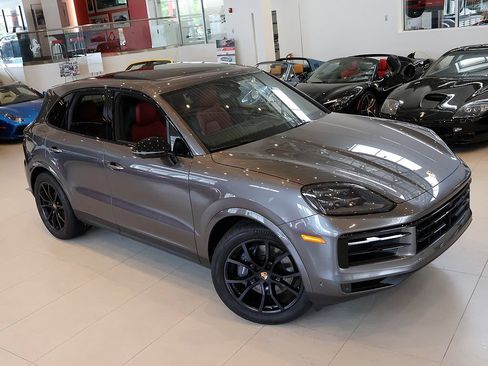 Used 2026 Porsche Cayenne AWD/4WD image 9