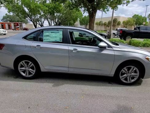 Used 2024 Volkswagen Jetta SE FWD image 9