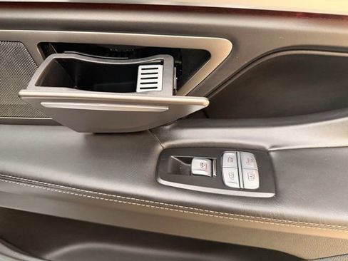 Used 2021 BMW 750i xDrive w/ Executive Package image 30