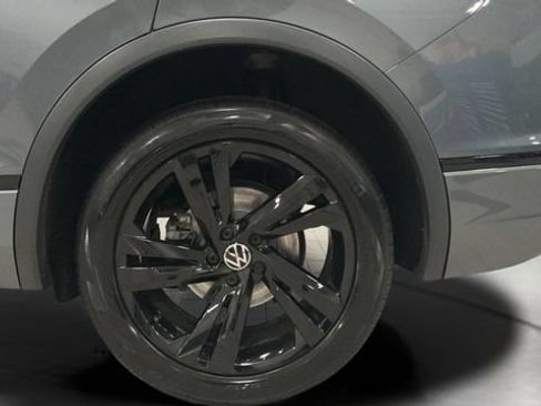 Certified 2024 Volkswagen Tiguan SE R-Line AWD/4WD image 28