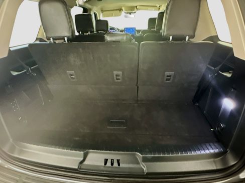 Used 2024 Ford Expedition XLT image 30