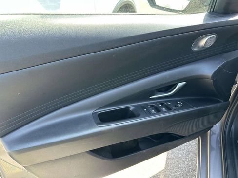 Used 2022 Hyundai Elantra SEL FWD image 13