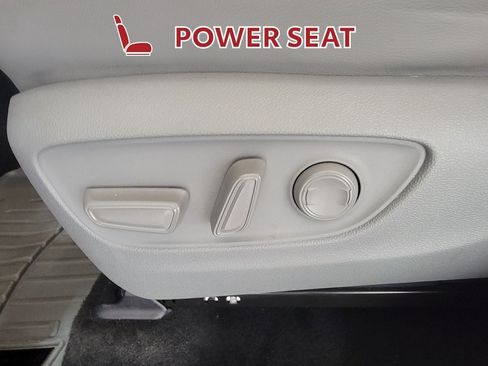 Used 2023 Toyota Highlander XLE FWD image 15