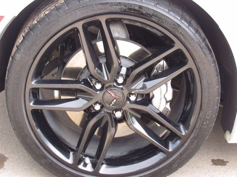 Used 2019 Chevrolet Corvette Stingray Coupe w/ Carbon Flash Badge Package image 7