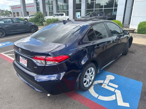 Used 2022 Toyota Corolla LE FWD image 5