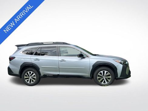 Used 2023 Subaru Outback Premium AWD/4WD image 2