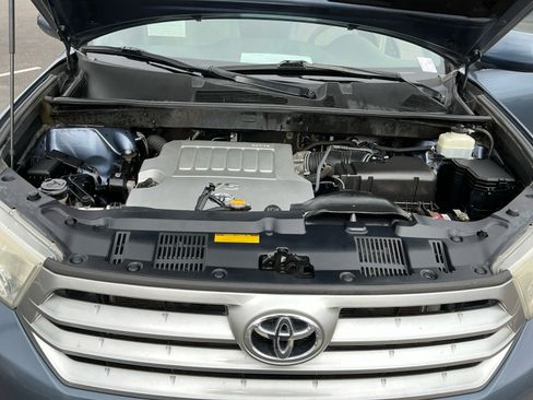 Used 2013 Toyota Highlander 4WD w/ Cold Weather Pkg image 22