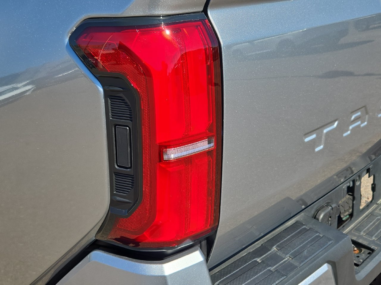 Used 2024 Toyota Tacoma SR5 AWD/4WD image 32