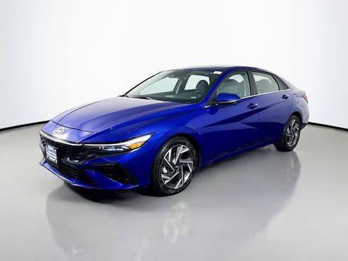 Used 2024 Hyundai Elantra Limited FWD image 2