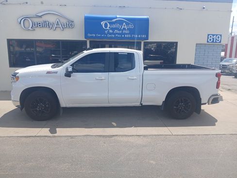 Used 2022 Chevrolet Silverado 1500 LT AWD/4WD image 1