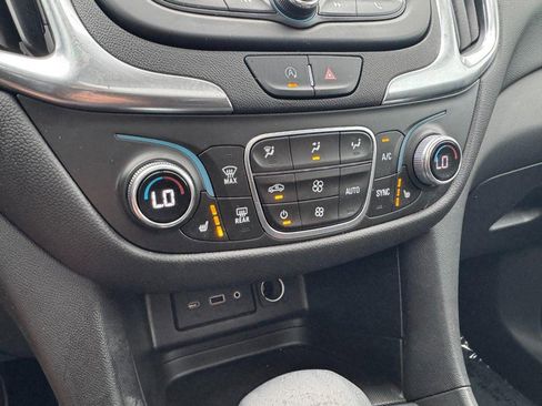 Used 2023 Chevrolet Equinox LT AWD/4WD image 19