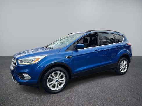 Used 2017 Ford Escape SE w/ Equipment Group 201A image 1