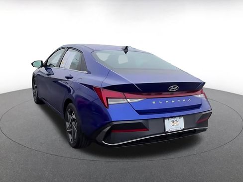 Used 2025 Hyundai Elantra SEL image 11