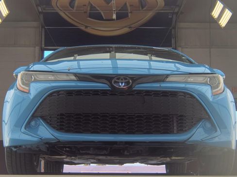 Used 2019 Toyota Corolla SE FWD image 2