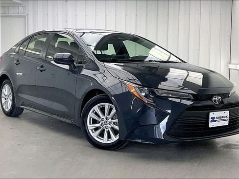 Used 2023 Toyota Corolla LE w/ LE Premium Package FWD image 35