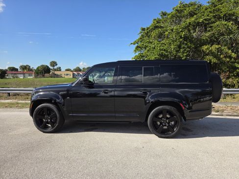 New 2026 Land Rover Defender 130 X-Dynamic SE image 4