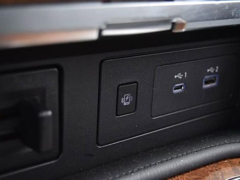 Used 2024 Nissan Armada SL w/ Captain's Chairs Package image 20