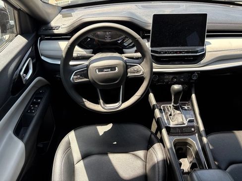 Used 2025 Jeep Compass Limited AWD/4WD image 3