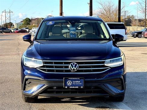 Certified 2023 Volkswagen Tiguan SE w/ Panoramic Sunroof Package image 3
